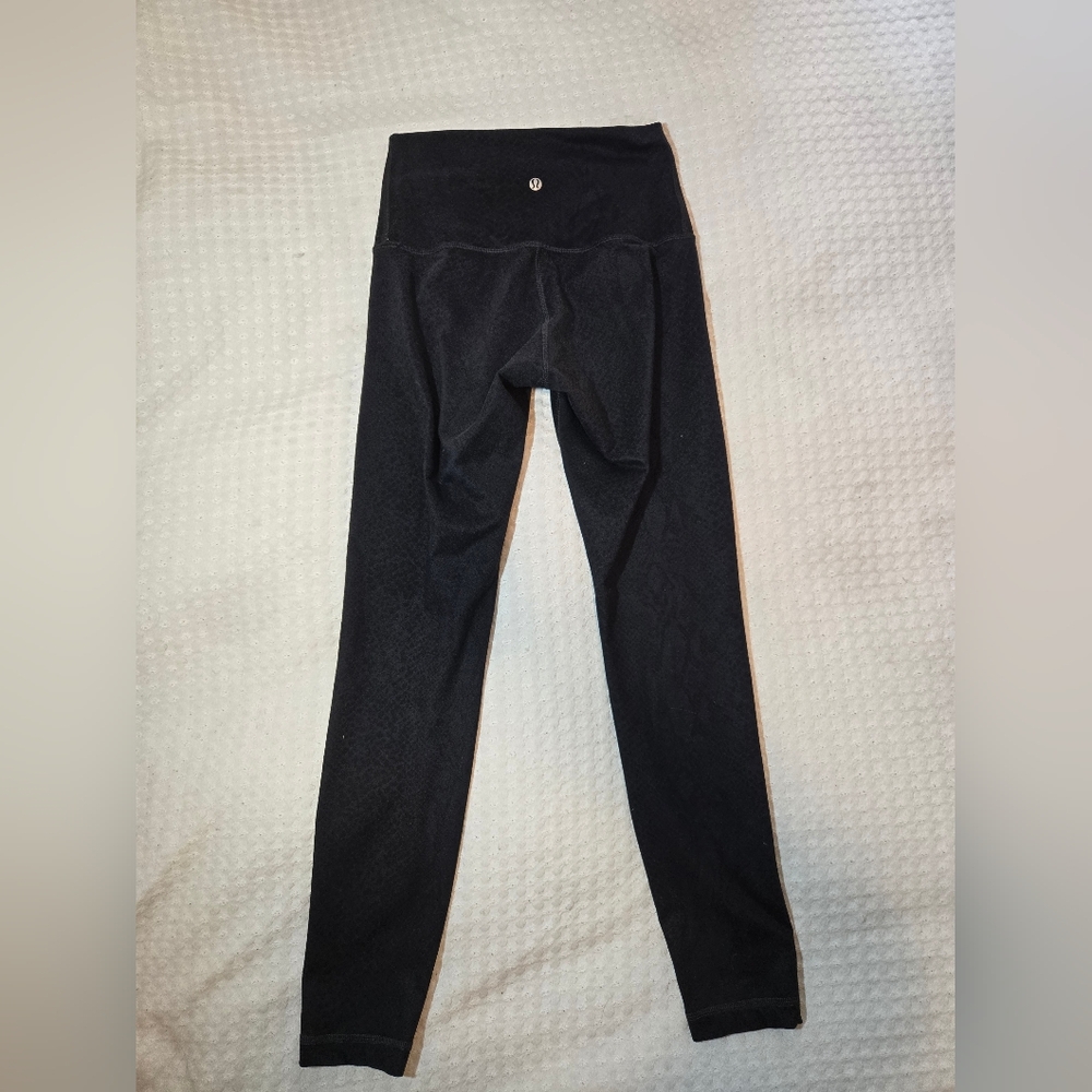 Lululemon Women's Black High-Waisted Leggings Size 6